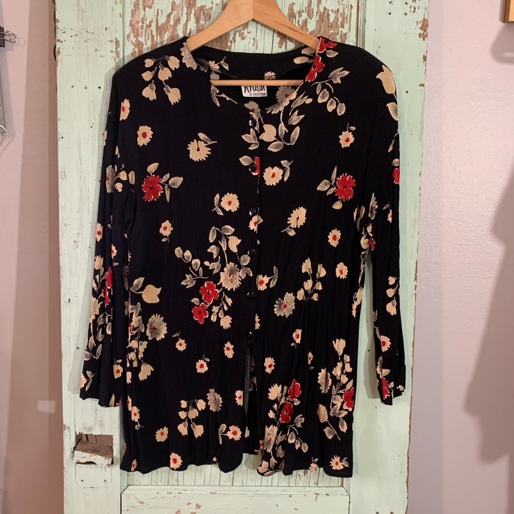 Women’s Krush of California black floral button-up long sleeve blouse